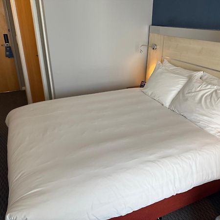 Holiday Inn Express Swindon City Centre By Ihg Eksteriør billede