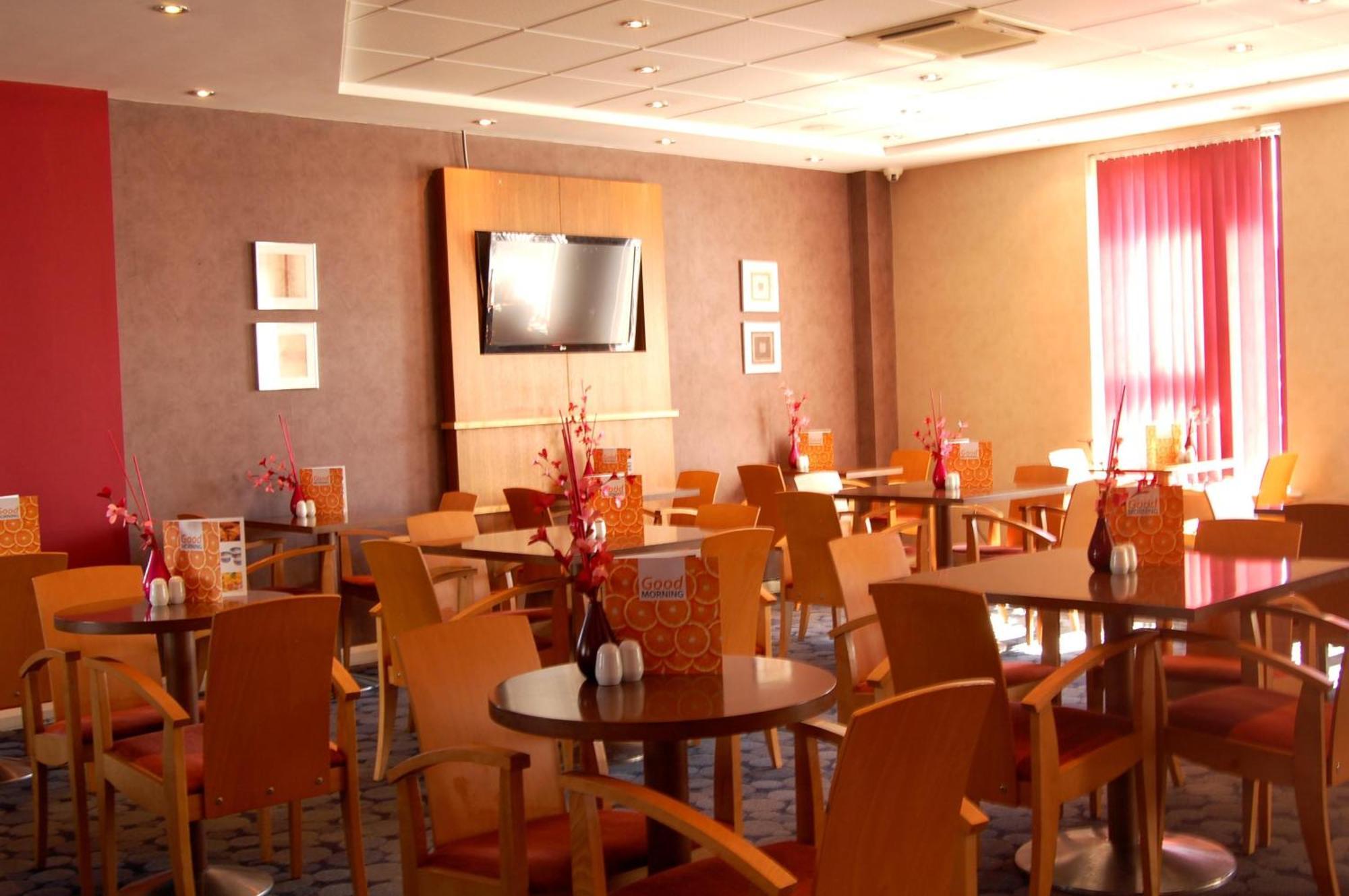 Holiday Inn Express Swindon City Centre By Ihg Eksteriør billede