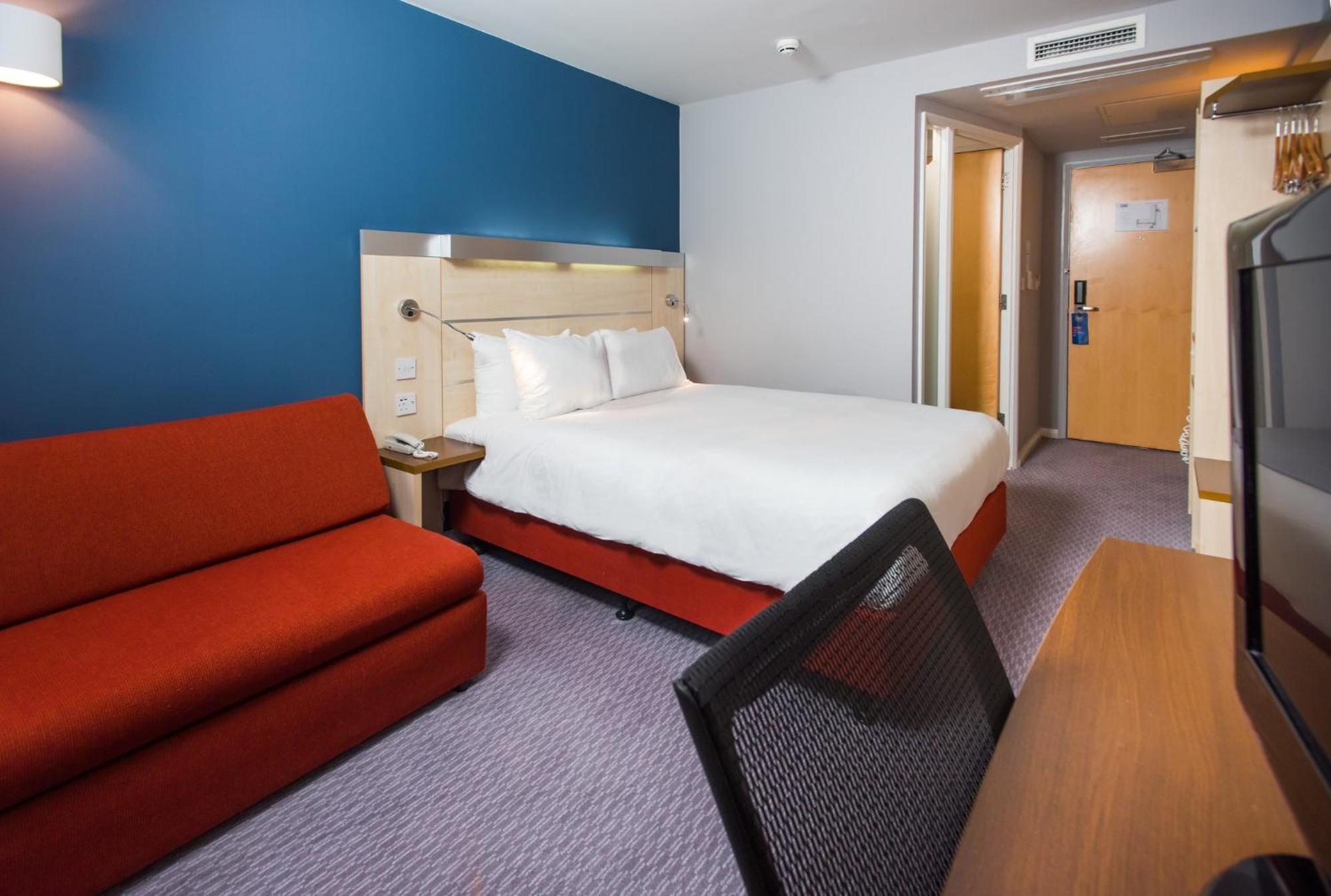 Holiday Inn Express Swindon City Centre By Ihg Eksteriør billede