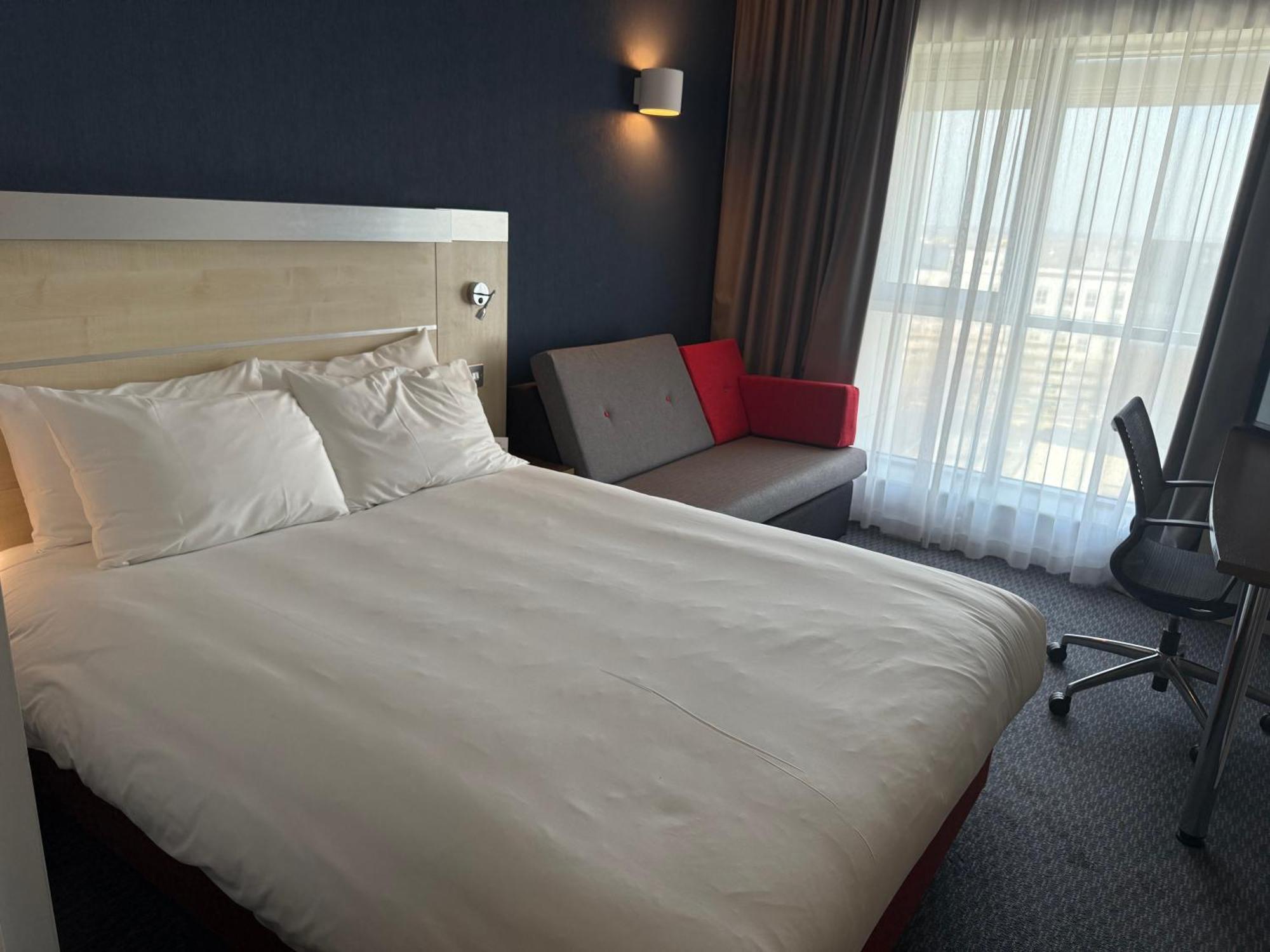 Holiday Inn Express Swindon City Centre By Ihg Eksteriør billede