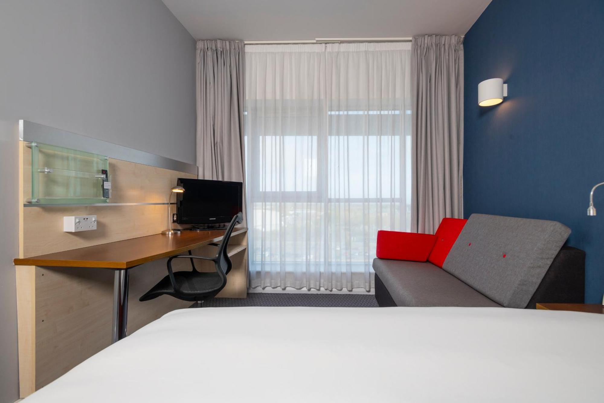 Holiday Inn Express Swindon City Centre By Ihg Eksteriør billede