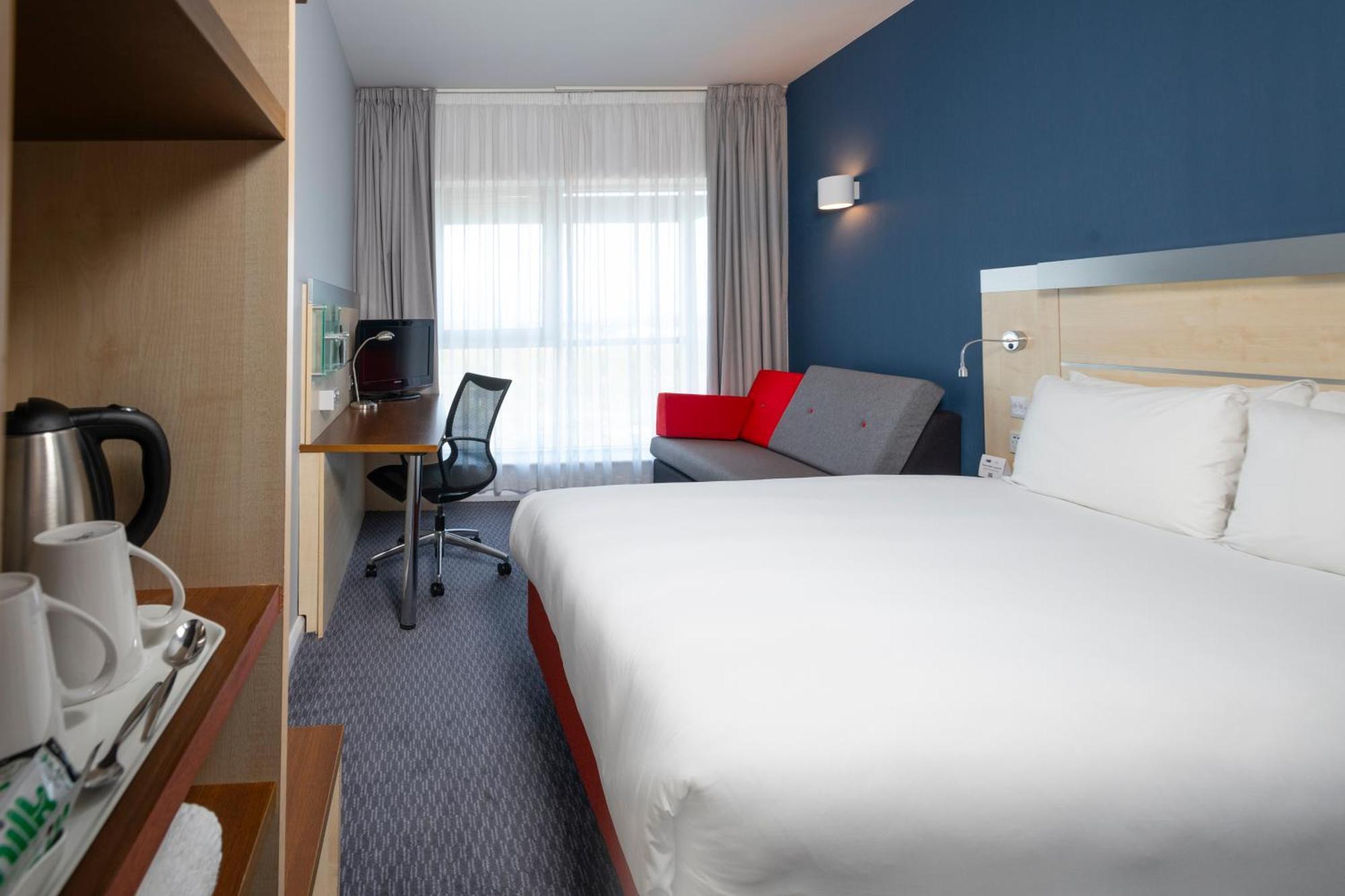 Holiday Inn Express Swindon City Centre By Ihg Eksteriør billede
