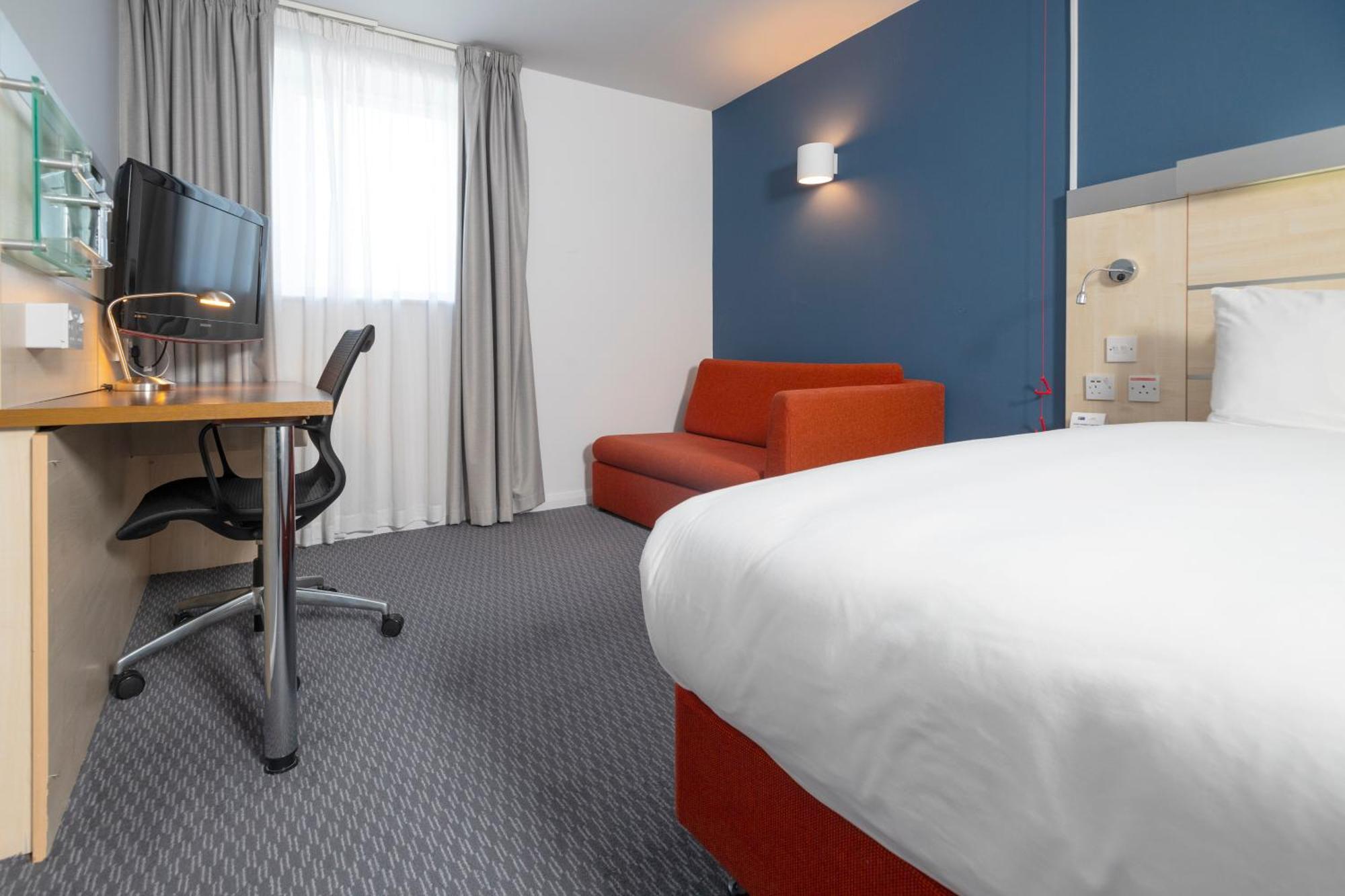 Holiday Inn Express Swindon City Centre By Ihg Eksteriør billede