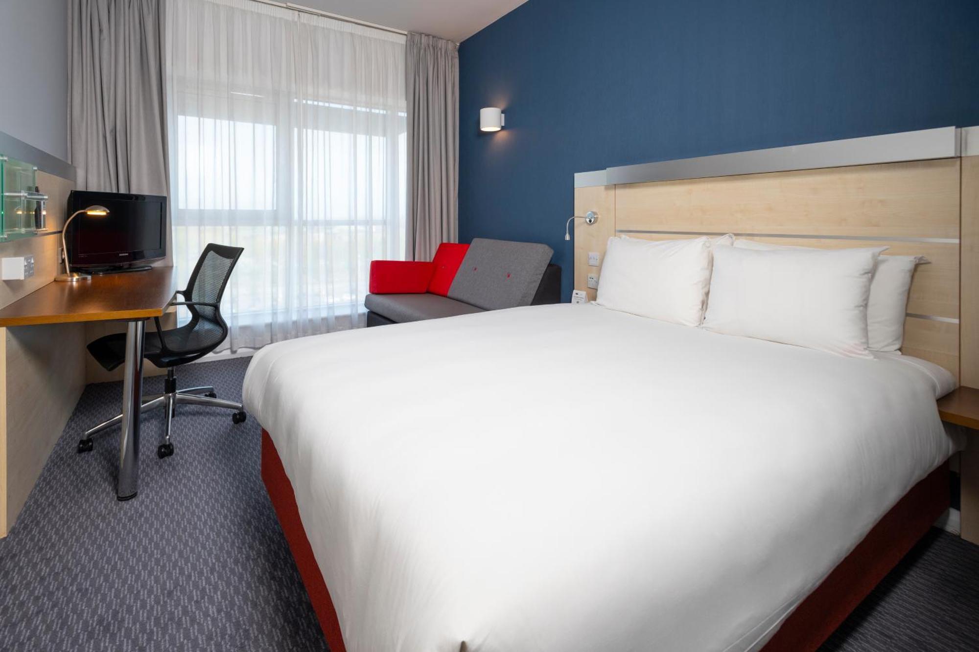 Holiday Inn Express Swindon City Centre By Ihg Eksteriør billede