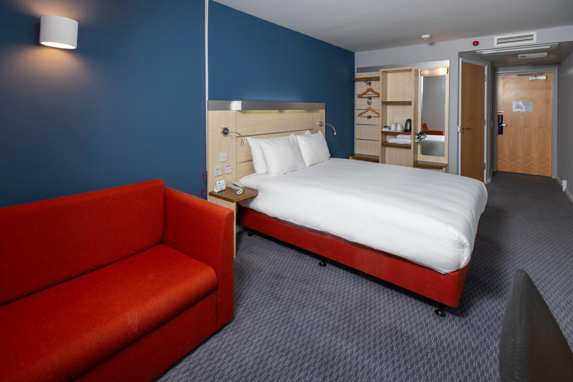 Holiday Inn Express Swindon City Centre By Ihg Eksteriør billede