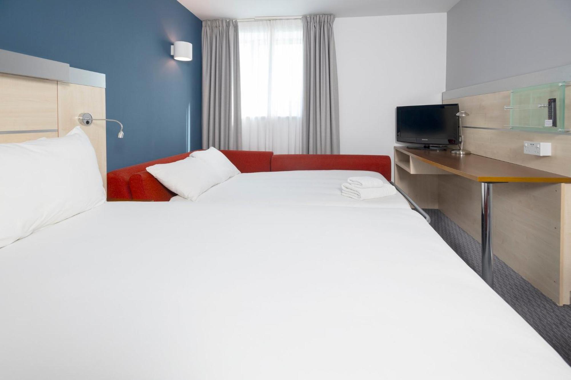 Holiday Inn Express Swindon City Centre By Ihg Eksteriør billede