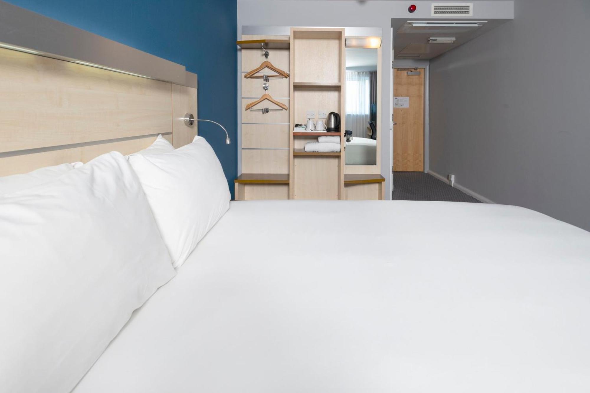 Holiday Inn Express Swindon City Centre By Ihg Eksteriør billede
