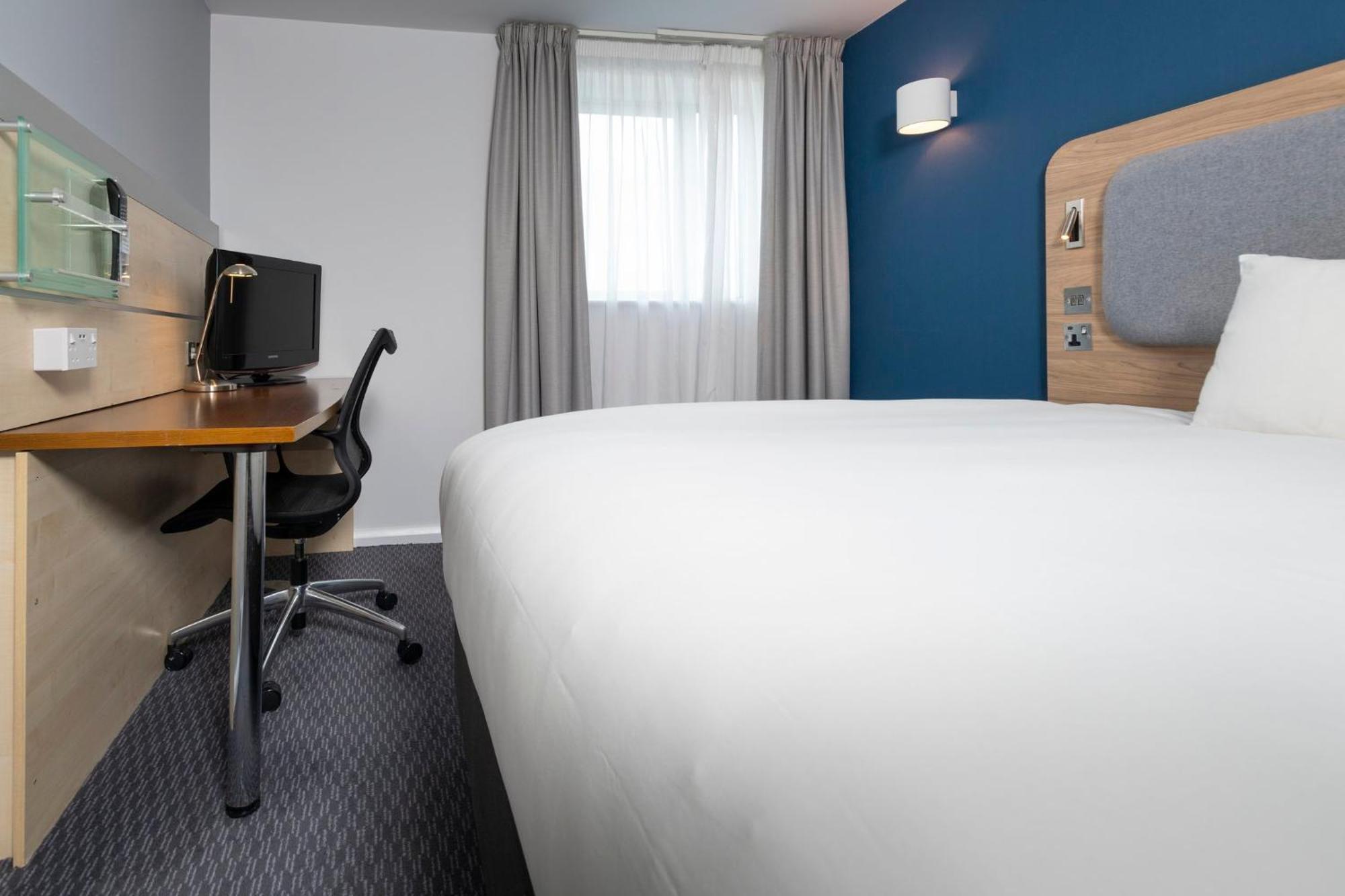 Holiday Inn Express Swindon City Centre By Ihg Eksteriør billede