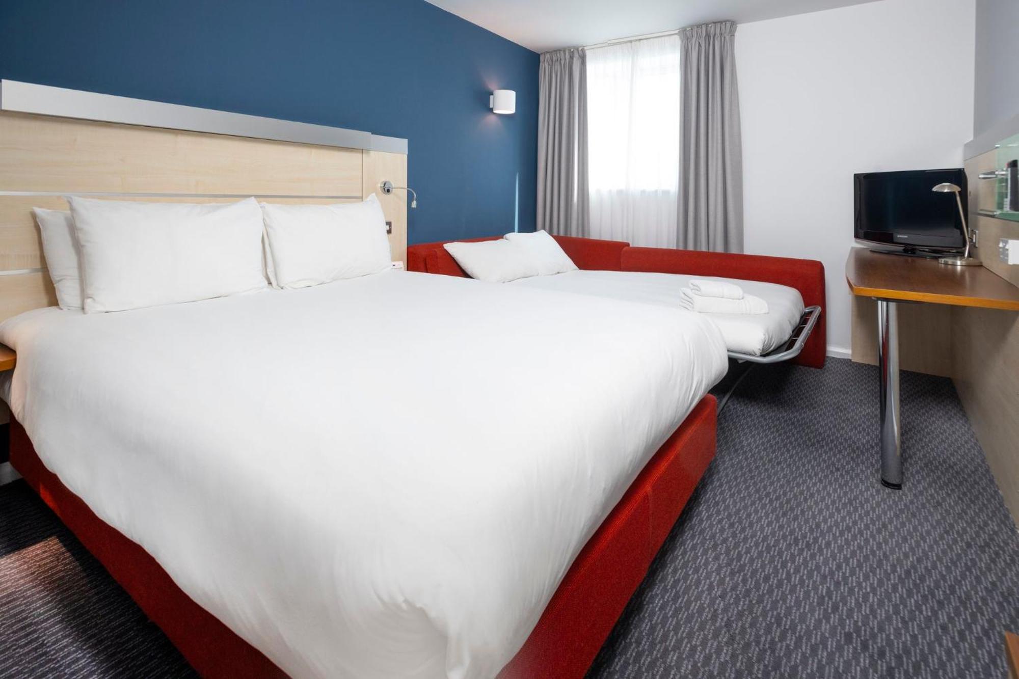 Holiday Inn Express Swindon City Centre By Ihg Eksteriør billede
