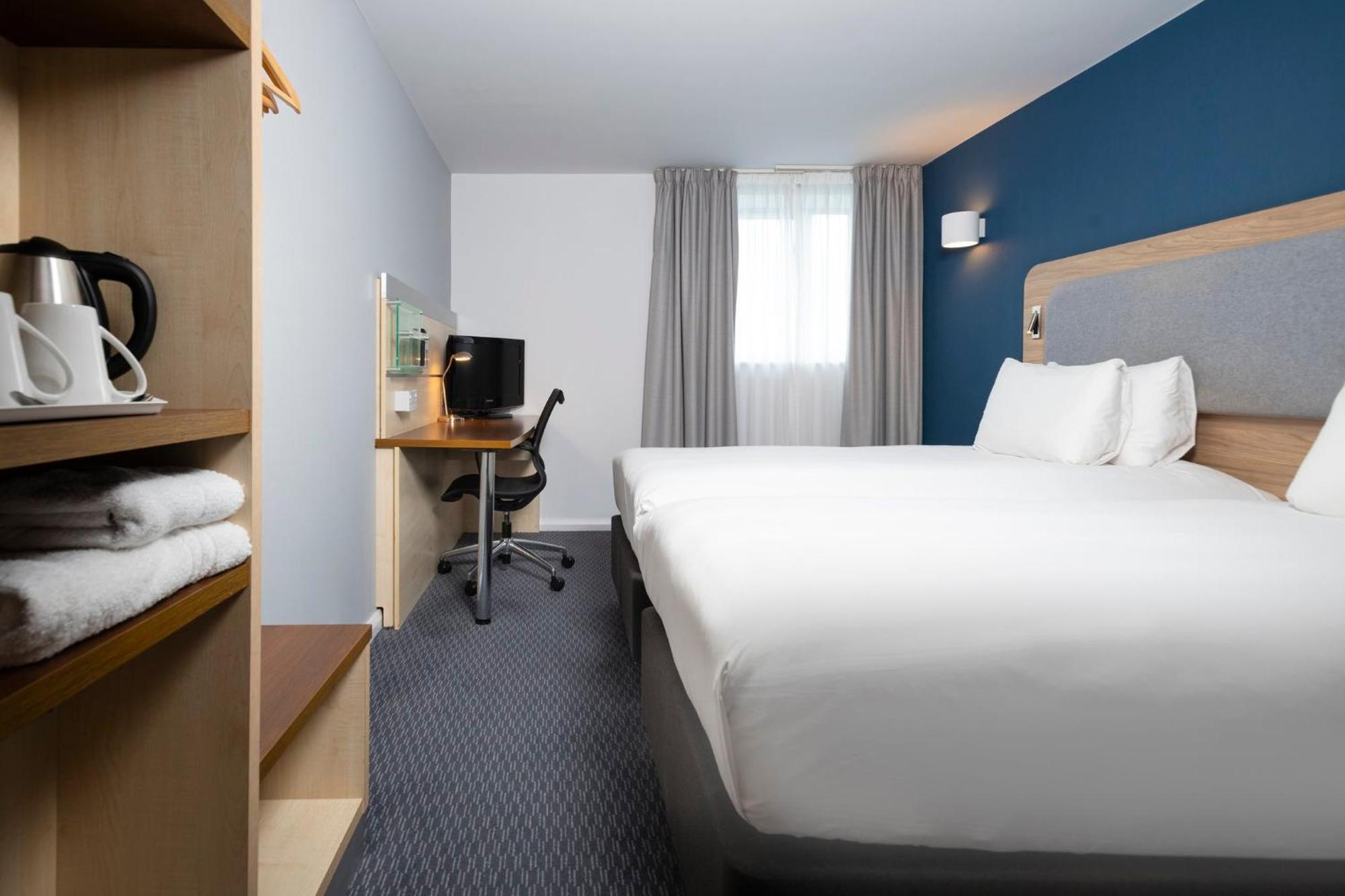 Holiday Inn Express Swindon City Centre By Ihg Eksteriør billede