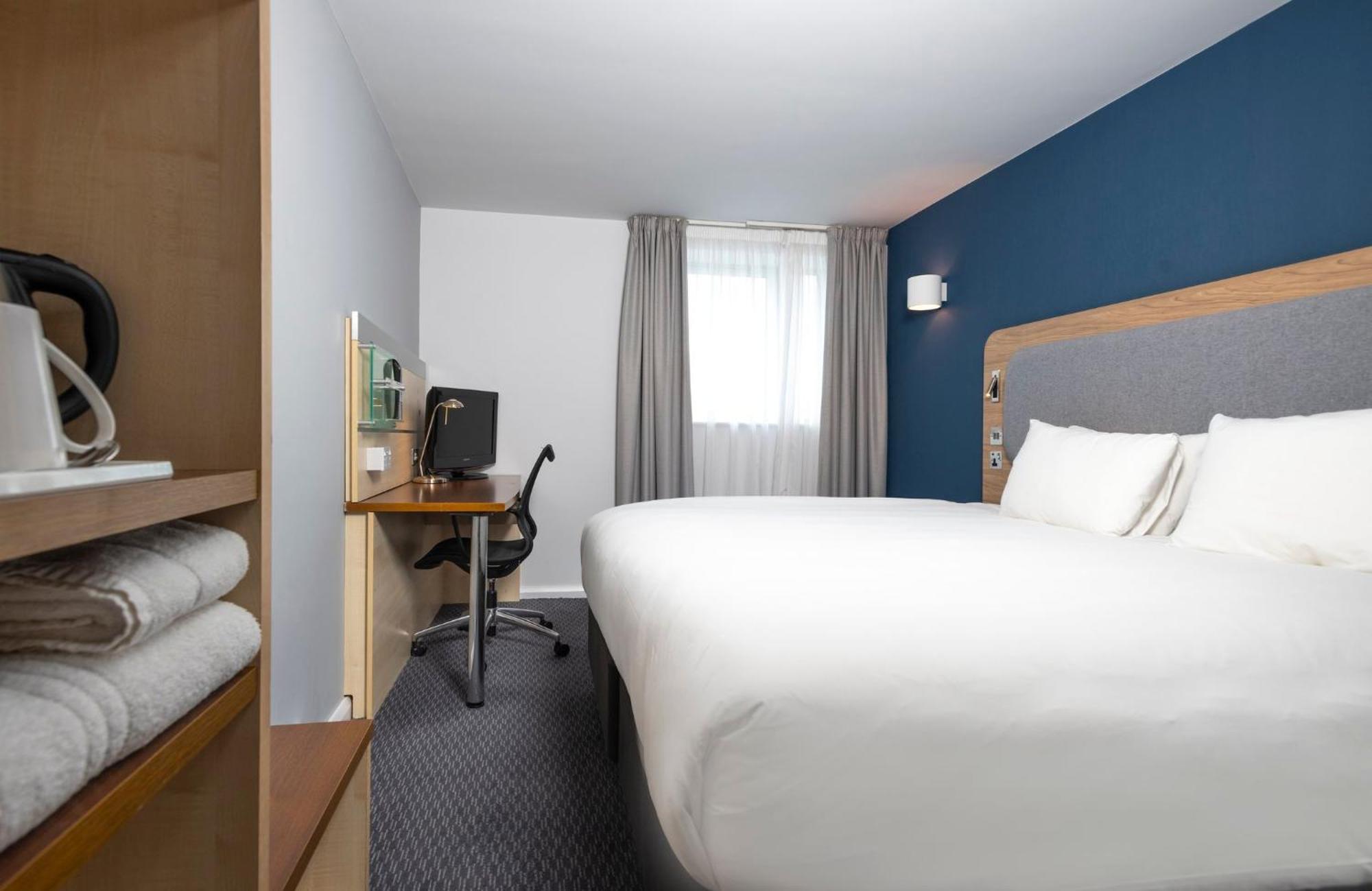 Holiday Inn Express Swindon City Centre By Ihg Eksteriør billede