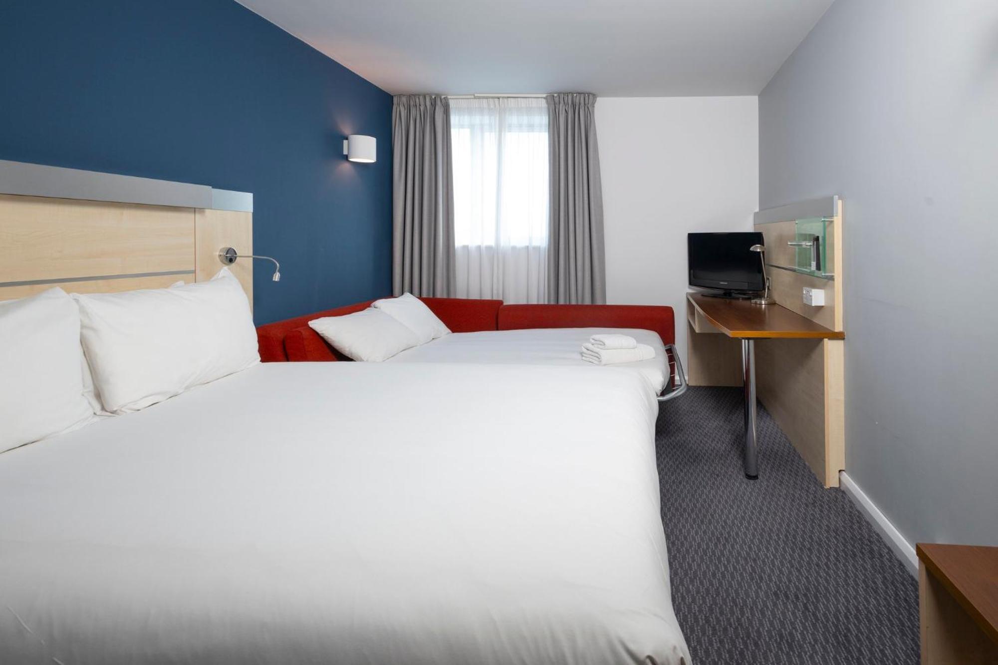 Holiday Inn Express Swindon City Centre By Ihg Eksteriør billede