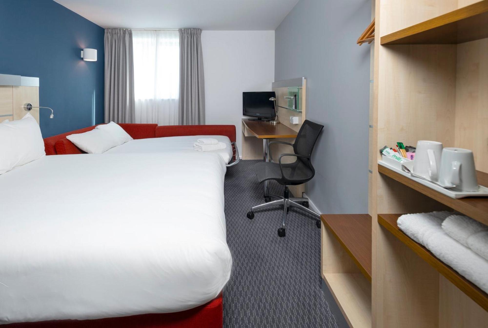 Holiday Inn Express Swindon City Centre By Ihg Eksteriør billede