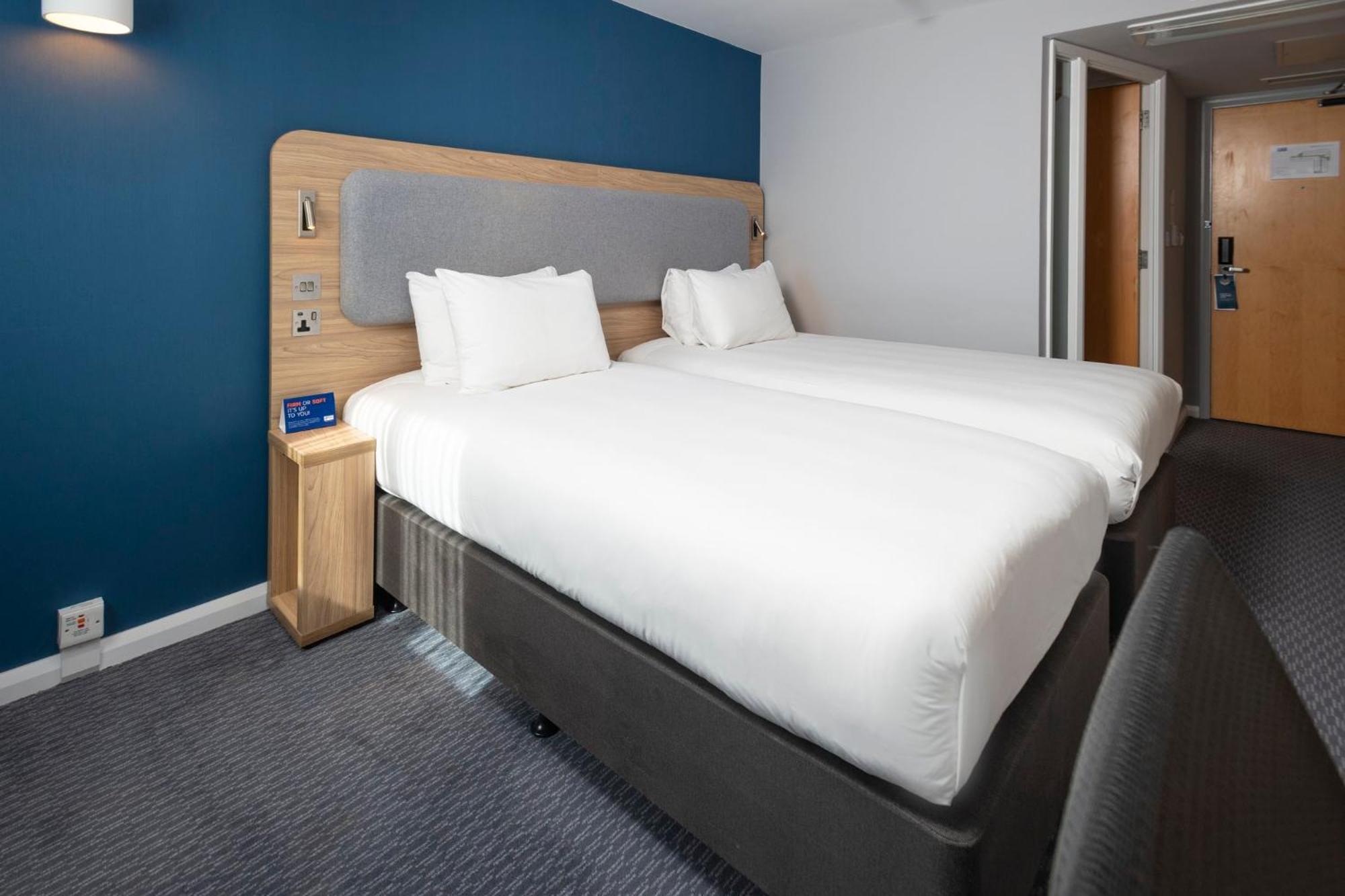 Holiday Inn Express Swindon City Centre By Ihg Eksteriør billede