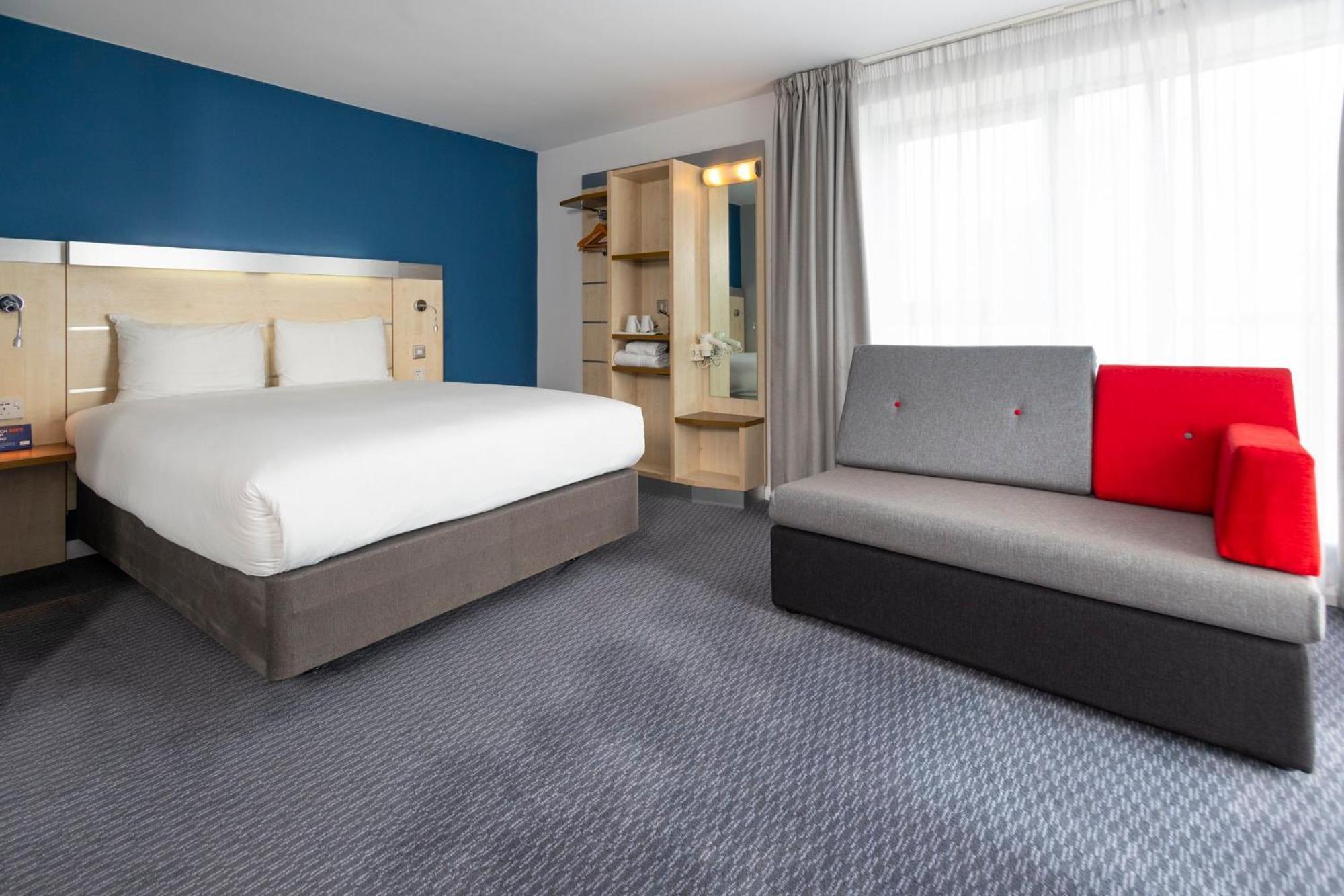 Holiday Inn Express Swindon City Centre By Ihg Eksteriør billede