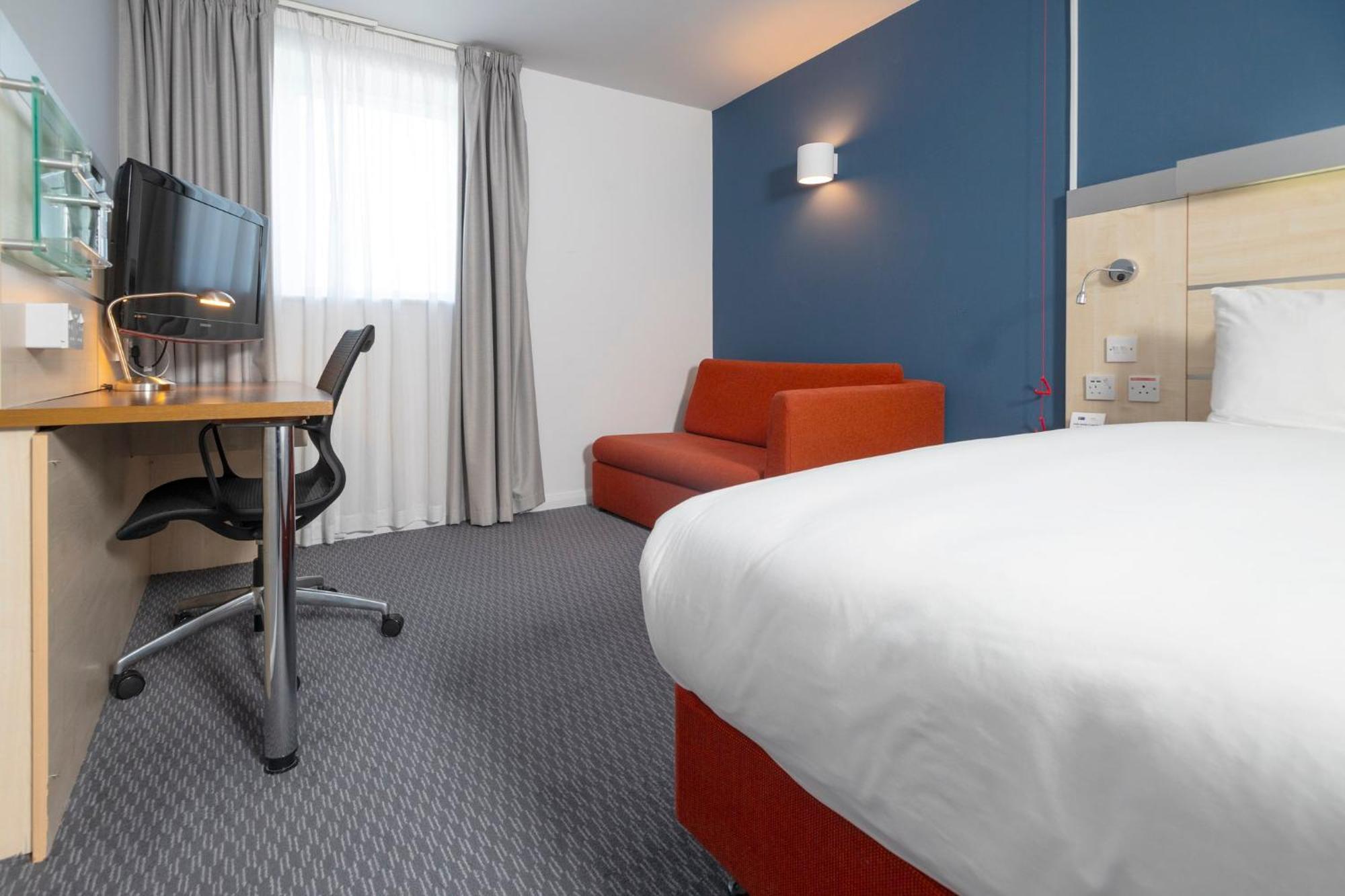 Holiday Inn Express Swindon City Centre By Ihg Eksteriør billede