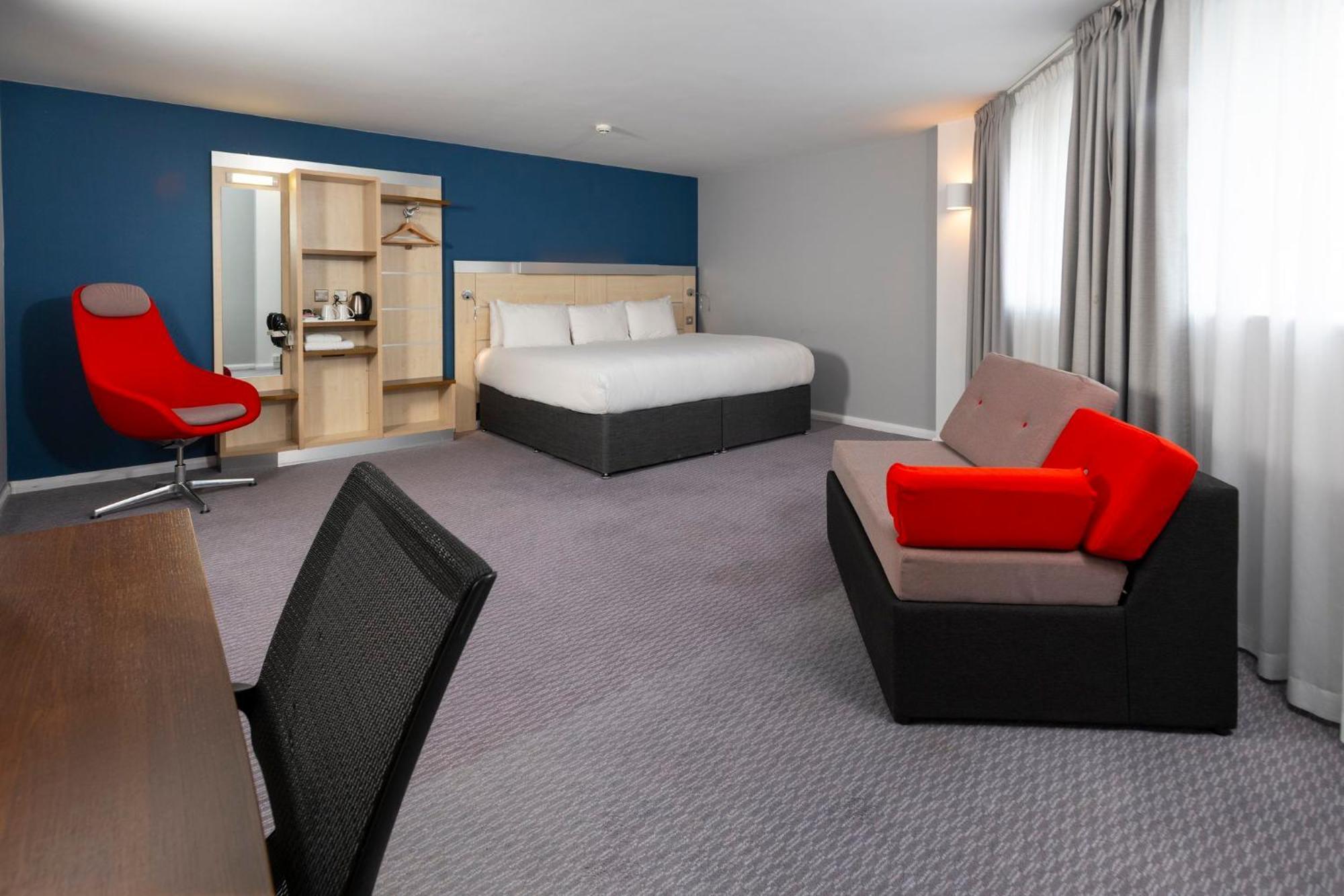 Holiday Inn Express Swindon City Centre By Ihg Eksteriør billede