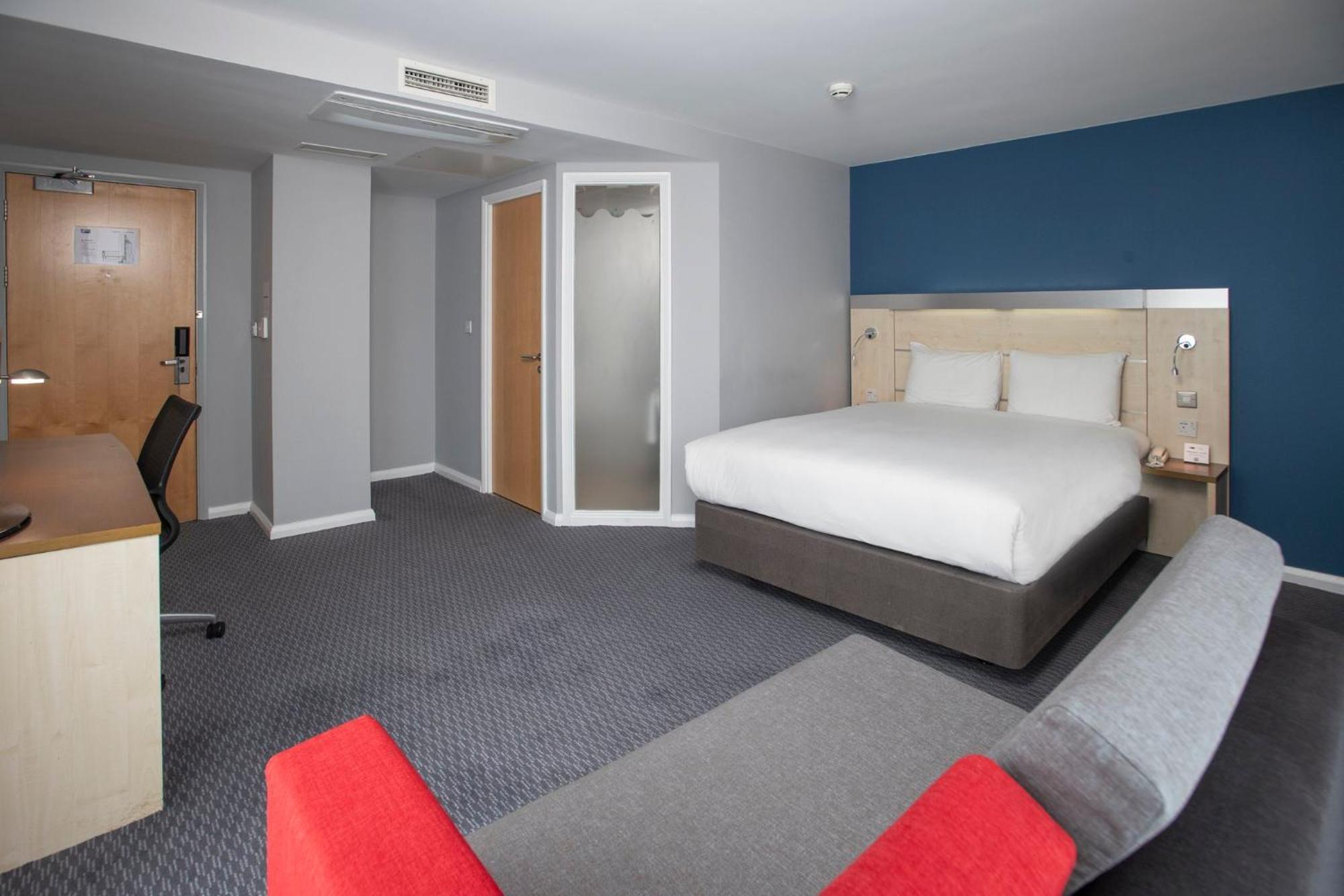Holiday Inn Express Swindon City Centre By Ihg Eksteriør billede