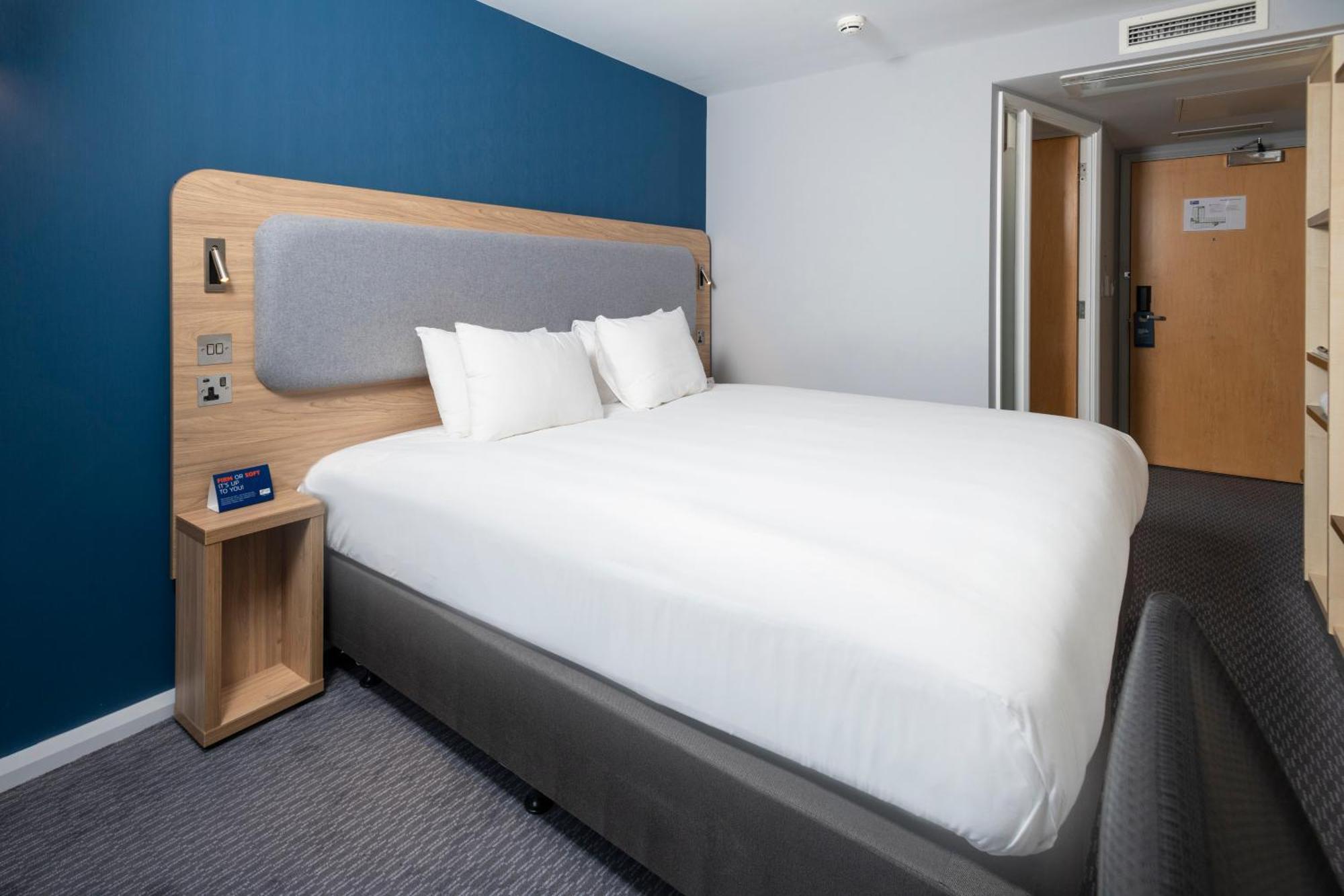 Holiday Inn Express Swindon City Centre By Ihg Eksteriør billede