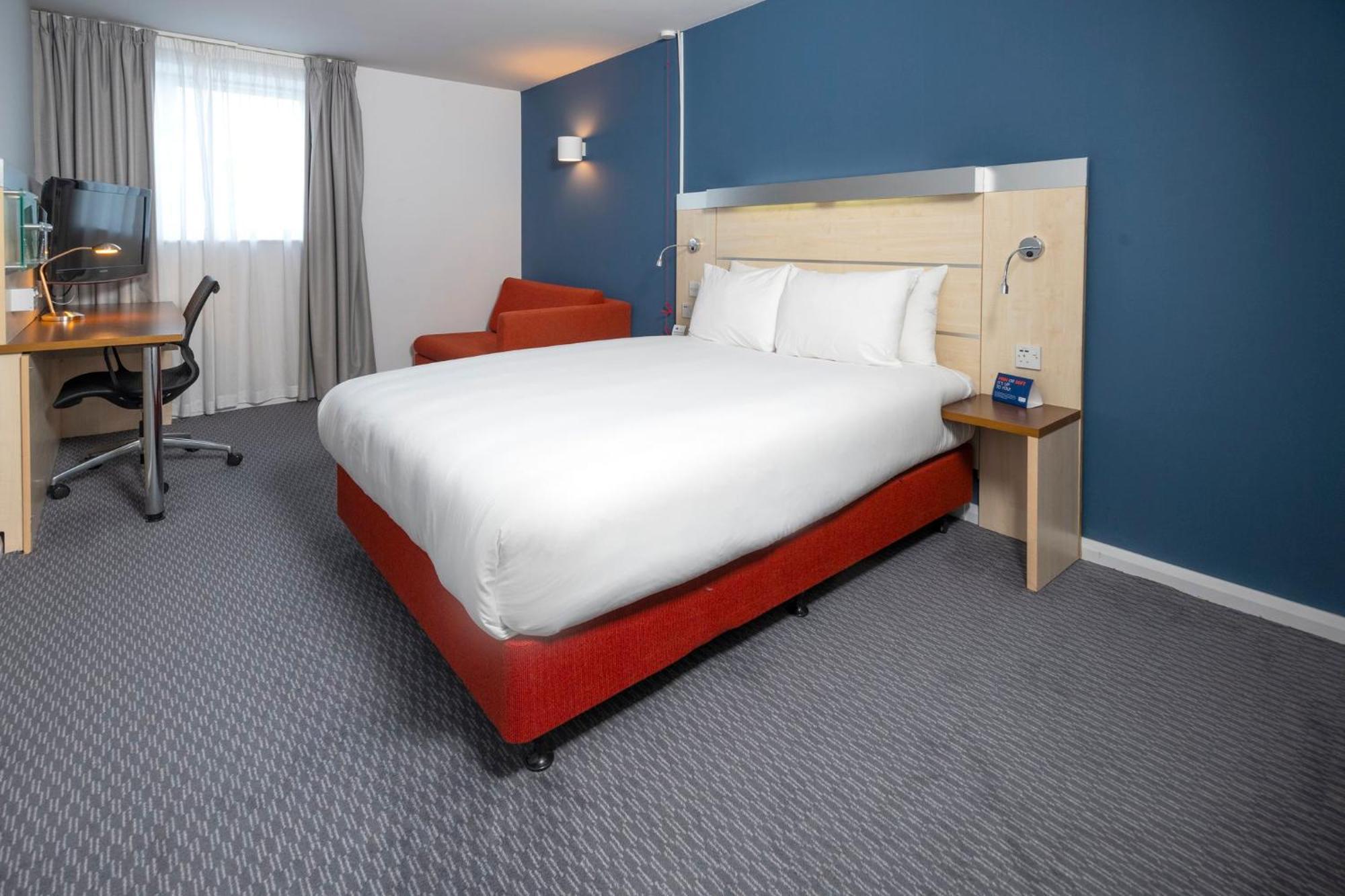 Holiday Inn Express Swindon City Centre By Ihg Eksteriør billede