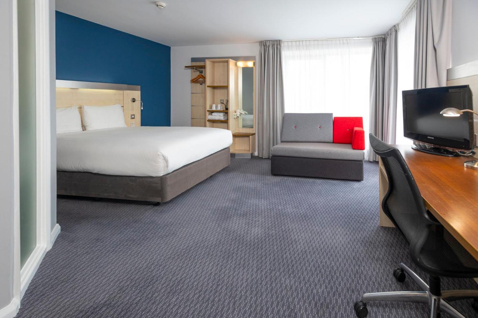 Holiday Inn Express Swindon City Centre By Ihg Eksteriør billede