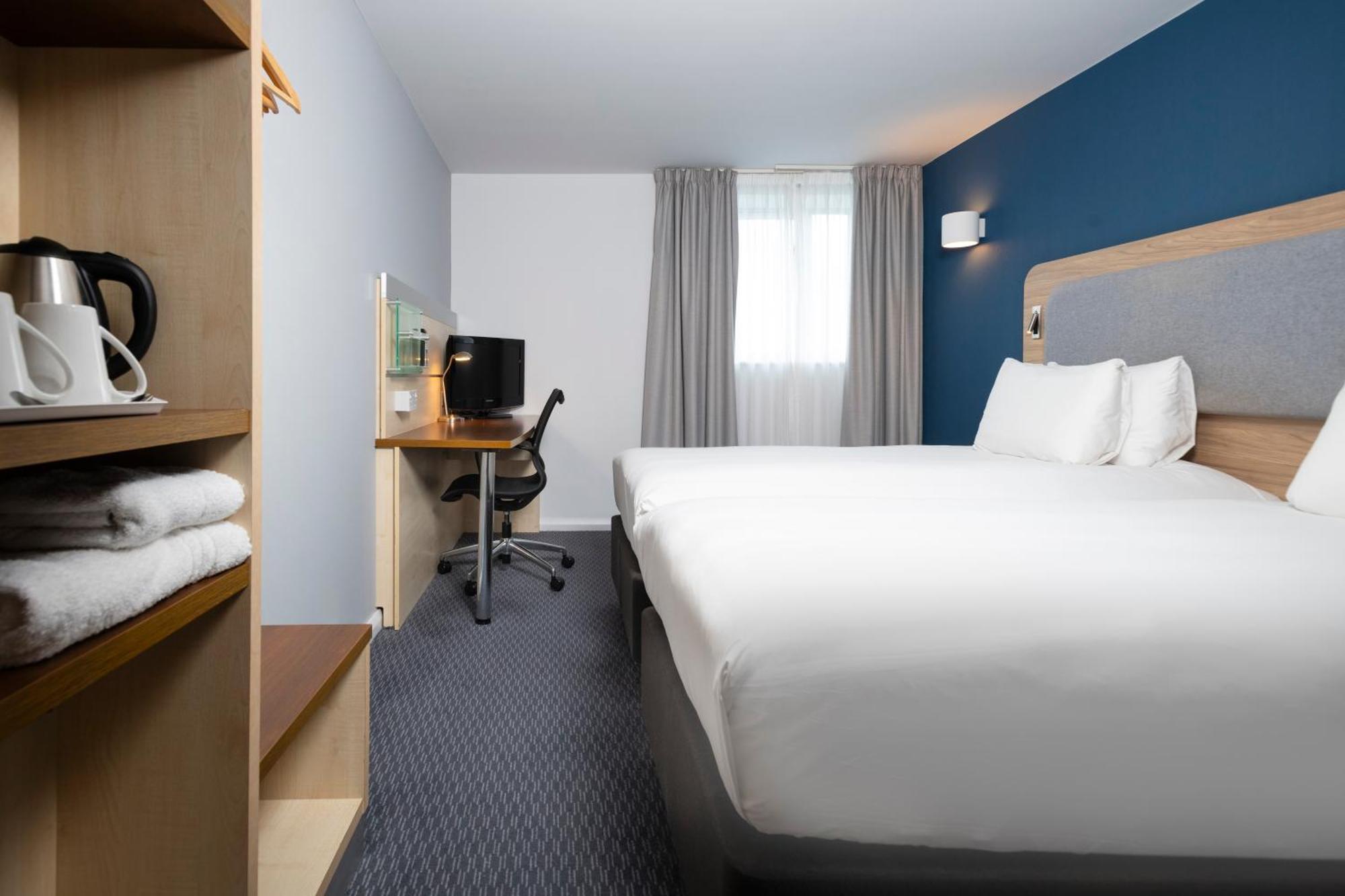 Holiday Inn Express Swindon City Centre By Ihg Eksteriør billede