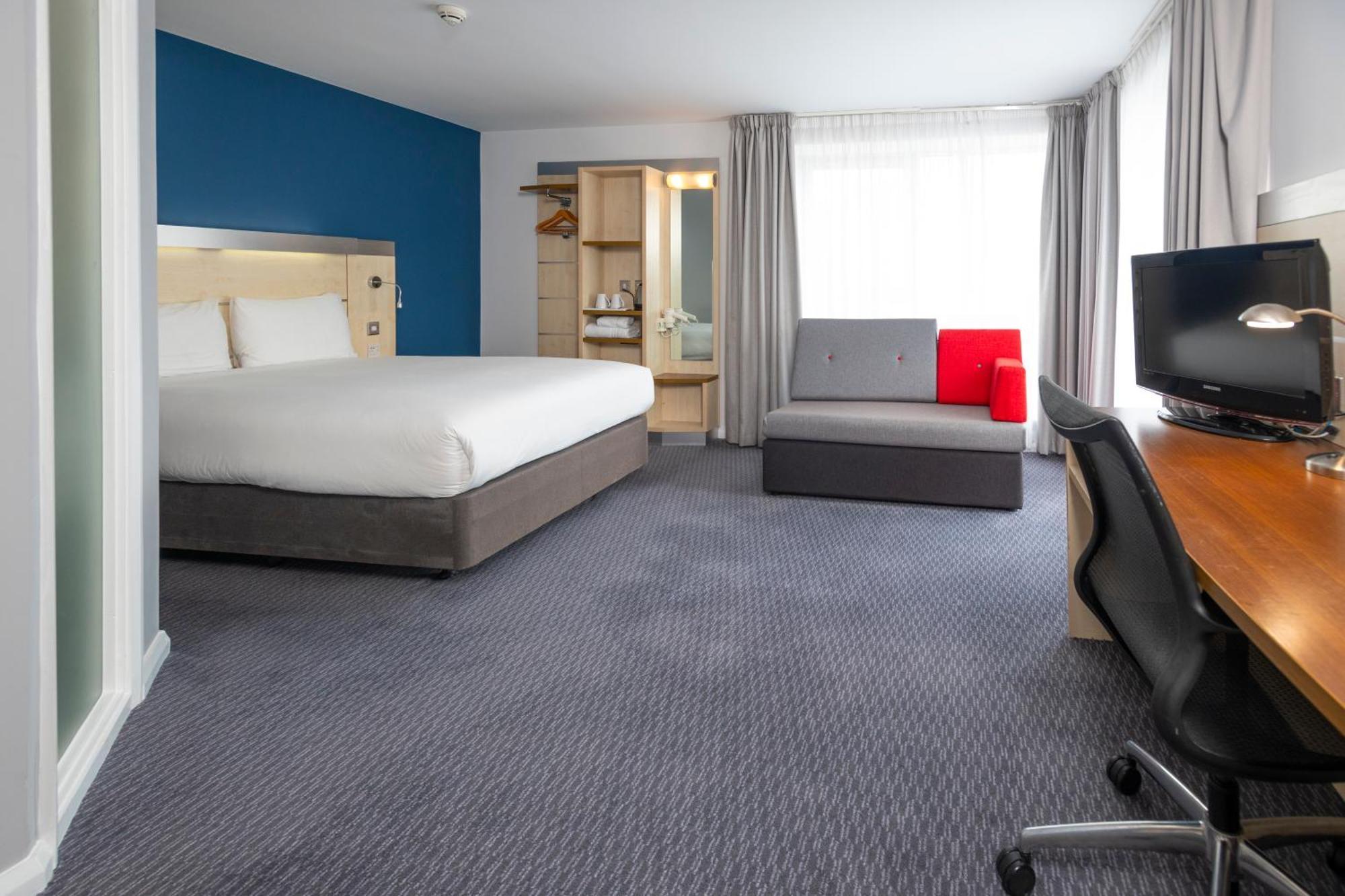 Holiday Inn Express Swindon City Centre By Ihg Eksteriør billede