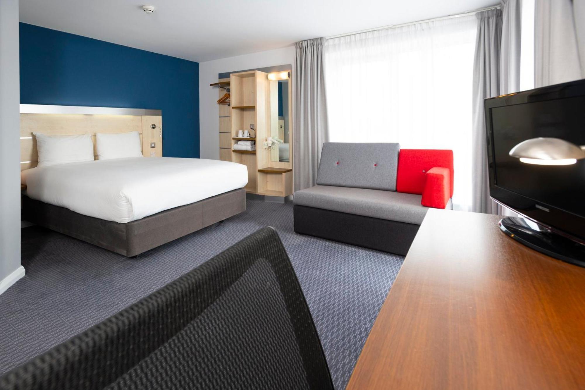 Holiday Inn Express Swindon City Centre By Ihg Eksteriør billede