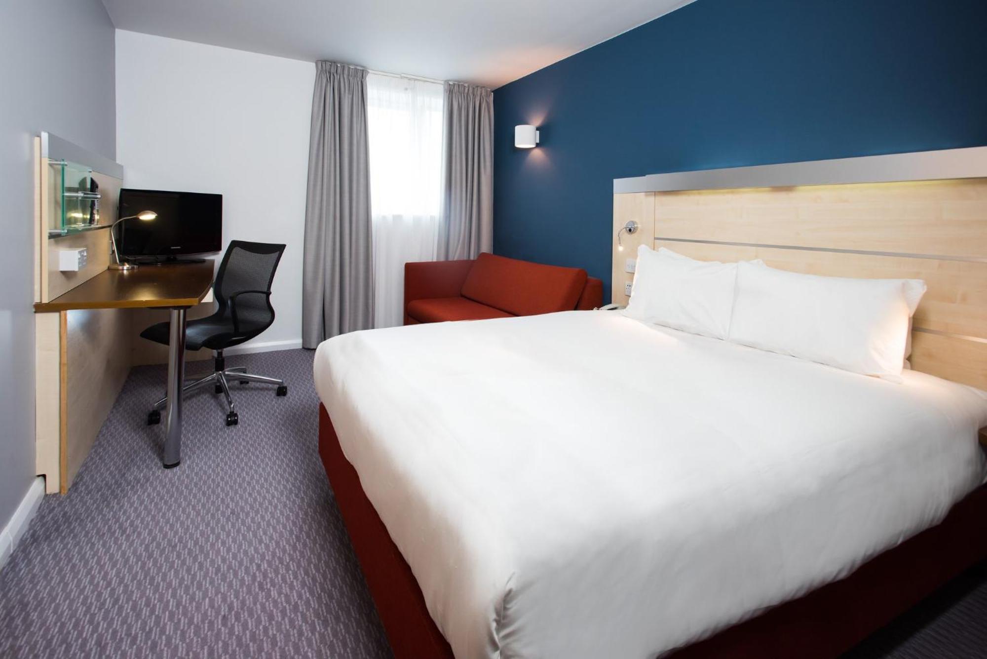 Holiday Inn Express Swindon City Centre By Ihg Eksteriør billede