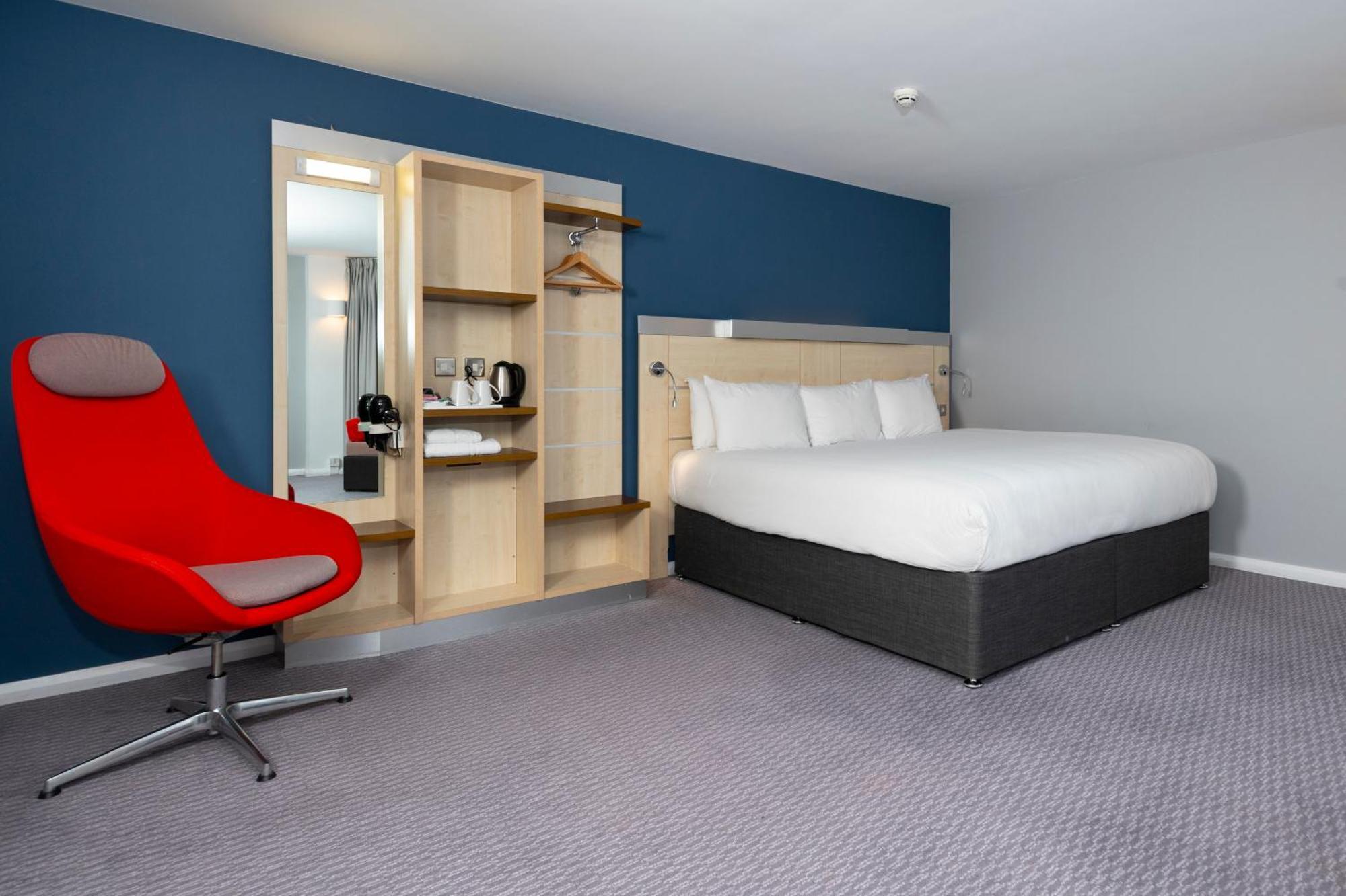 Holiday Inn Express Swindon City Centre By Ihg Eksteriør billede