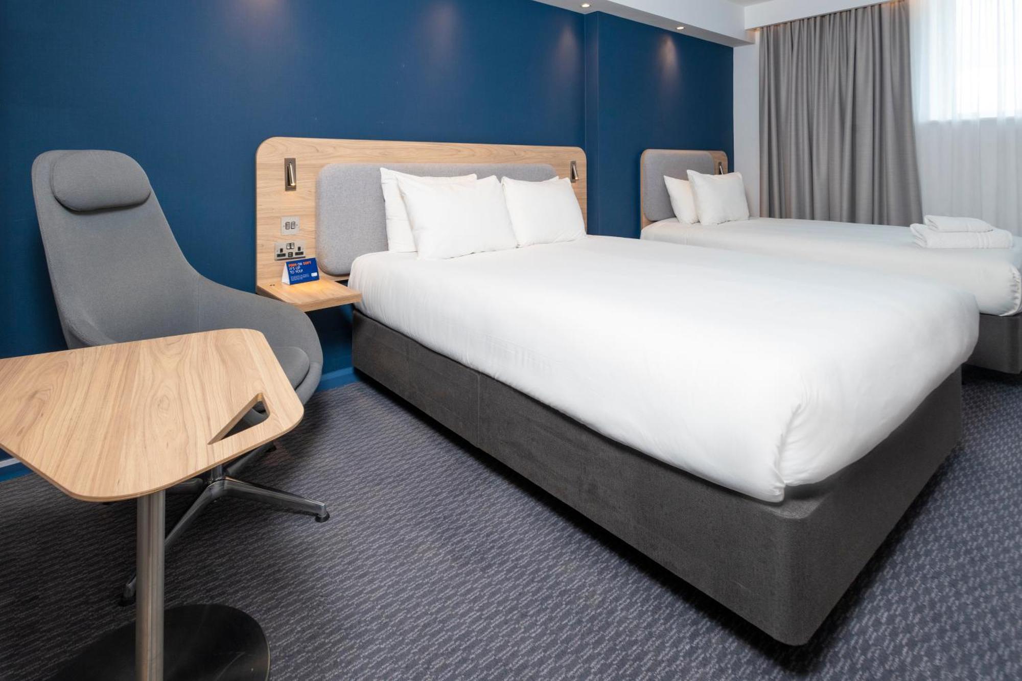 Holiday Inn Express Swindon City Centre By Ihg Eksteriør billede