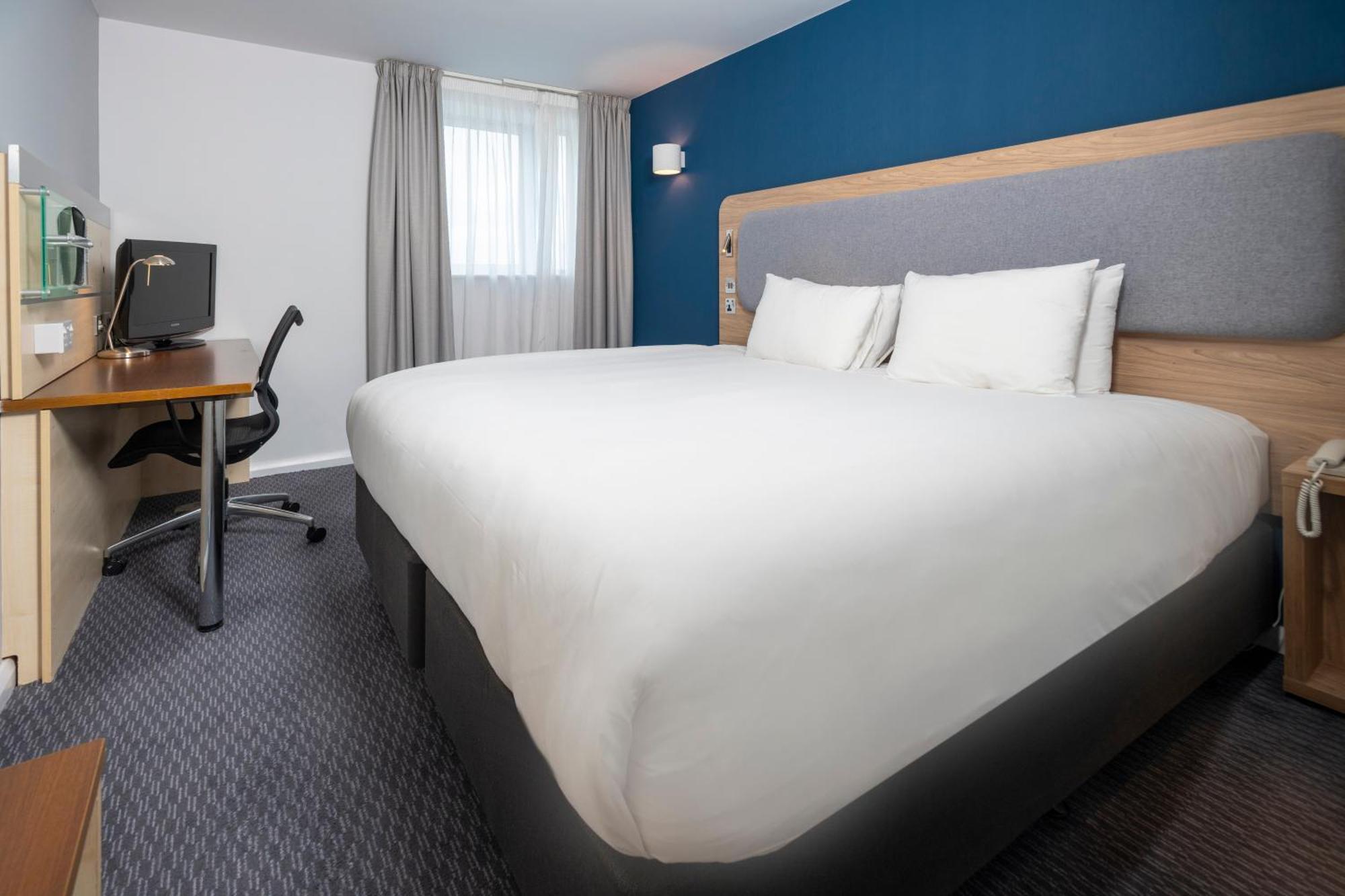 Holiday Inn Express Swindon City Centre By Ihg Eksteriør billede