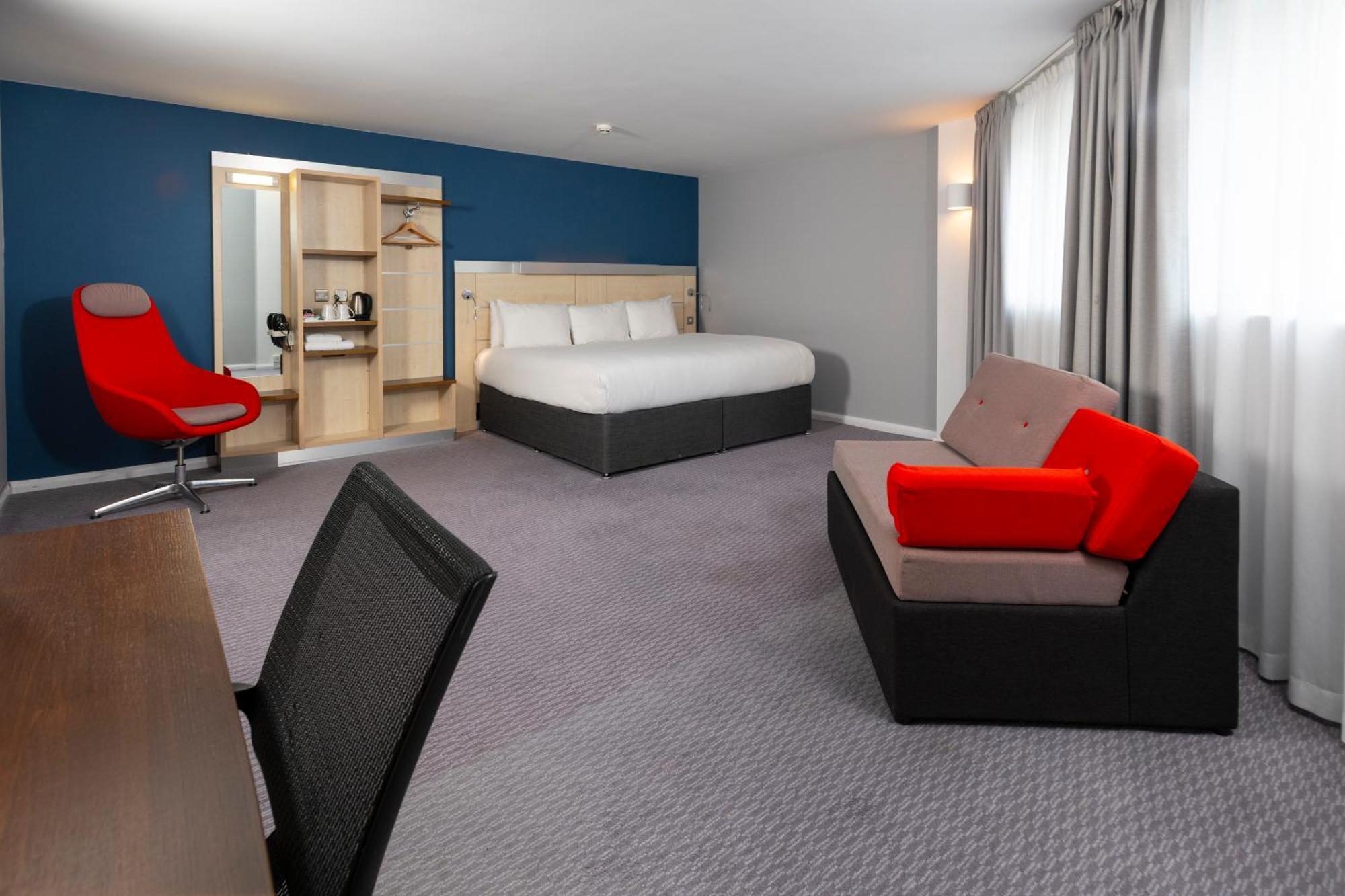 Holiday Inn Express Swindon City Centre By Ihg Eksteriør billede