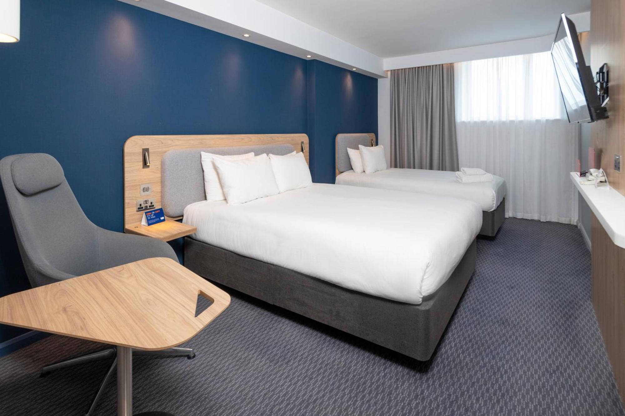 Holiday Inn Express Swindon City Centre By Ihg Eksteriør billede