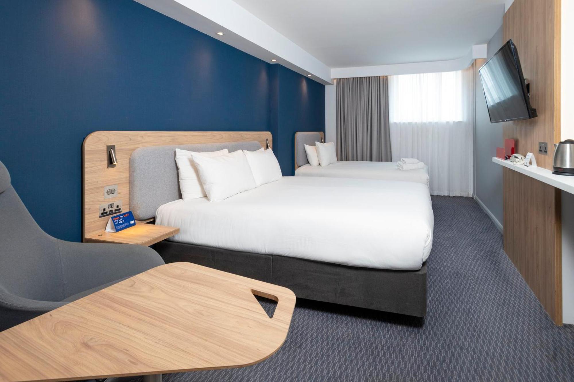 Holiday Inn Express Swindon City Centre By Ihg Eksteriør billede
