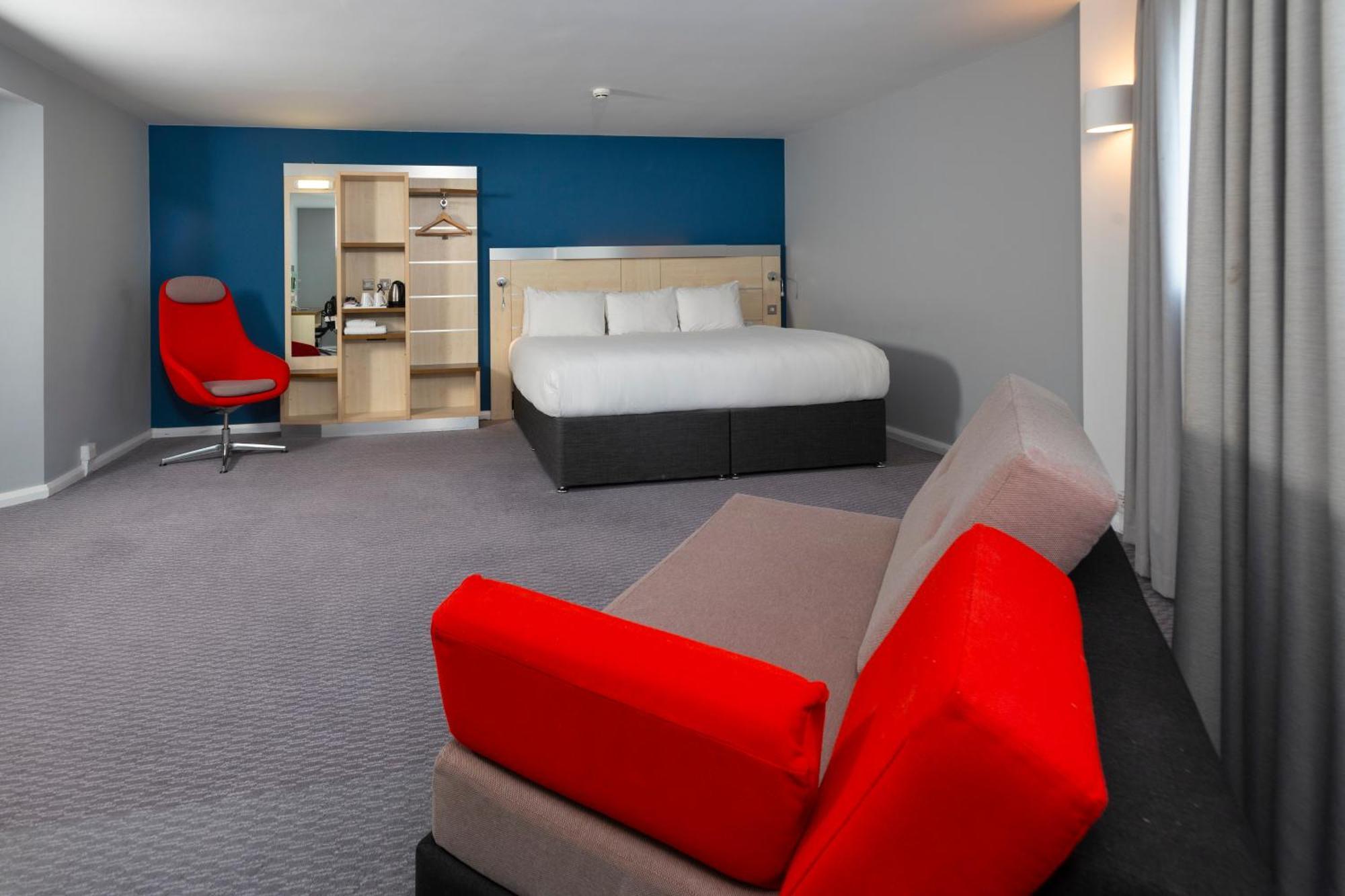 Holiday Inn Express Swindon City Centre By Ihg Eksteriør billede
